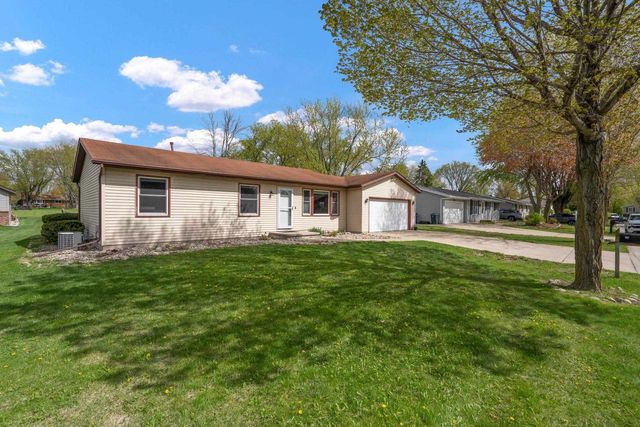 201 FAIRWAY STREET, Combined Locks, WI 54113