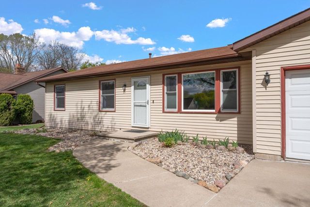 201 FAIRWAY STREET, Combined Locks, WI 54113