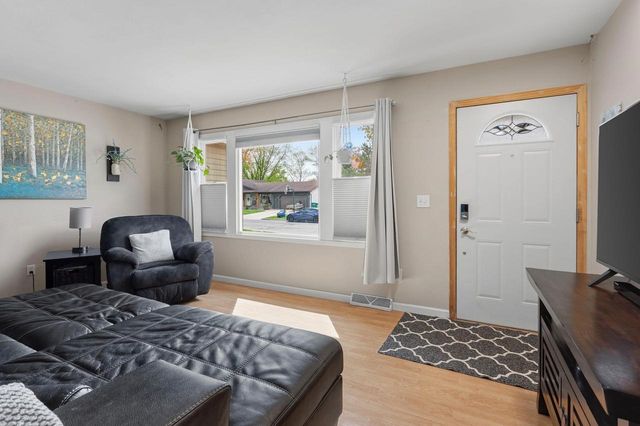 201 FAIRWAY STREET, Combined Locks, WI 54113