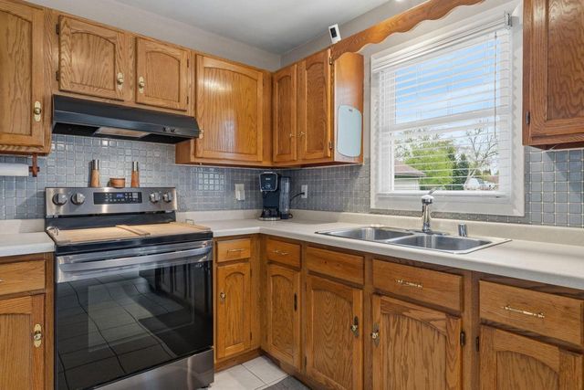 201 FAIRWAY STREET, Combined Locks, WI 54113