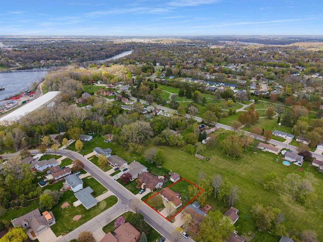 201 FAIRWAY STREET, Combined Locks, WI 54113