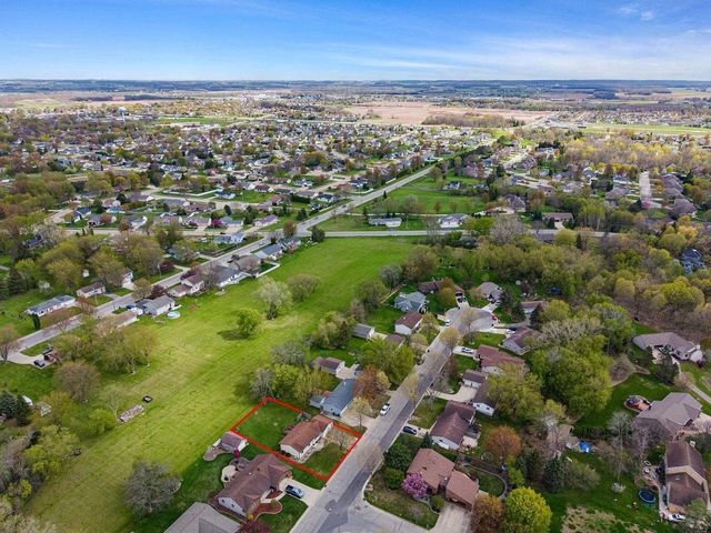 201 FAIRWAY STREET, Combined Locks, WI 54113