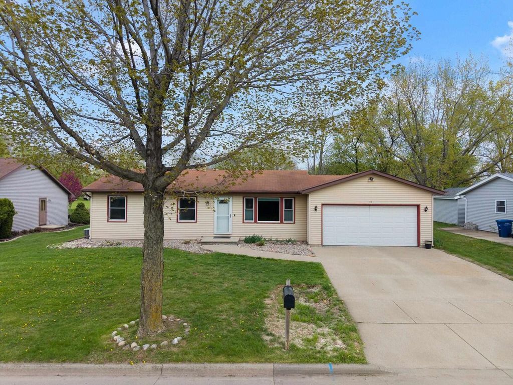 201 FAIRWAY STREET, Combined Locks, WI 54113