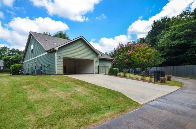 133 Dean Circle, Mcdonough, GA 30253