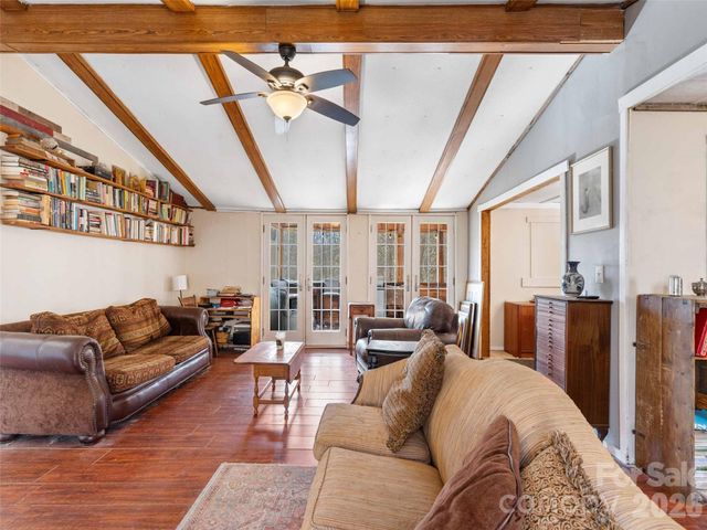 124 Cozy Cove Lane, Saluda, NC 28773