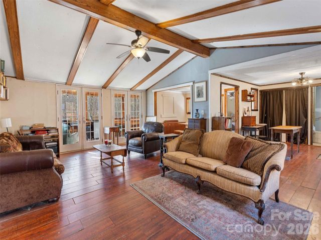 124 Cozy Cove Lane, Saluda, NC 28773