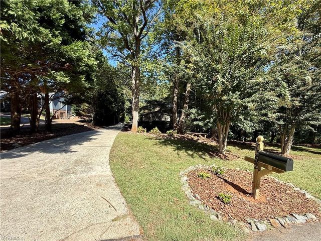 7352 Oak Bucket Road, Thomasville, NC 27360