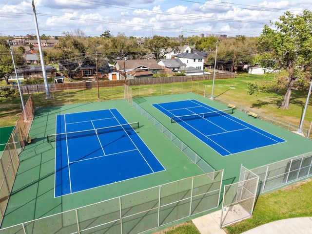 2207 Haverhill Drive, Houston, TX 77008
