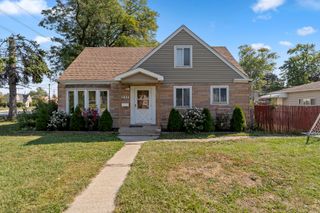 253 E Grand Avenue, Melrose Park, IL 60164