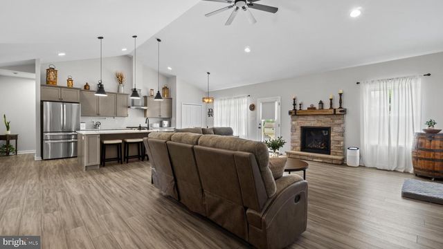 8638 REGAL DR, Mercersburg, PA 17236