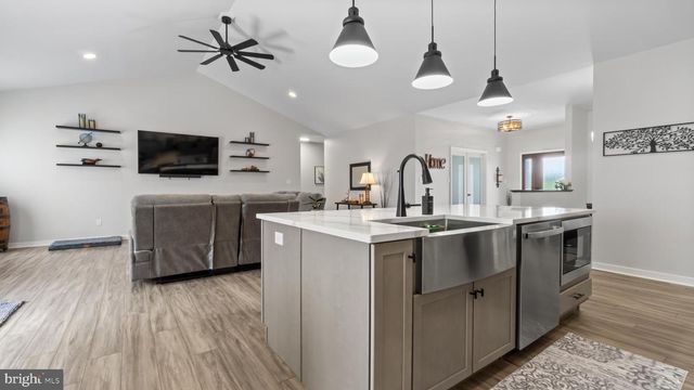 8638 REGAL DR, Mercersburg, PA 17236