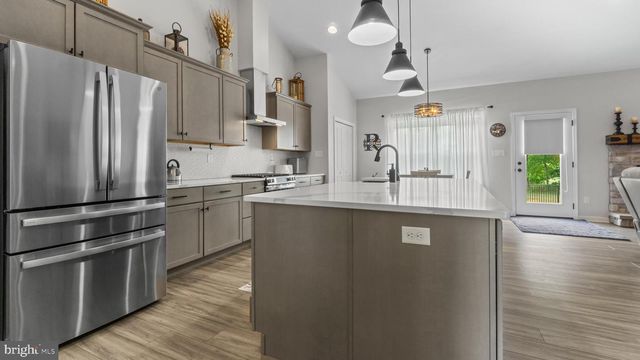 8638 REGAL DR, Mercersburg, PA 17236