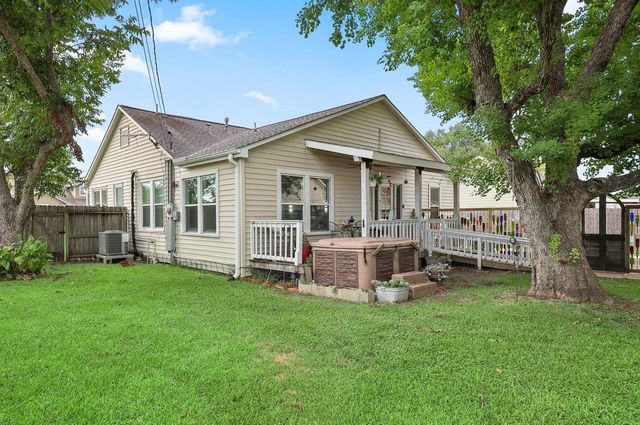 507 S 2nd Street, La Porte, TX 77571