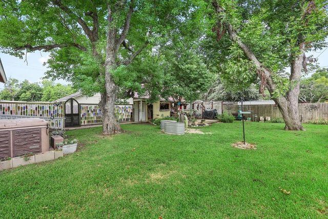 507 S 2nd Street, La Porte, TX 77571