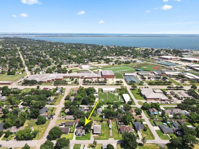 507 S 2nd Street, La Porte, TX 77571