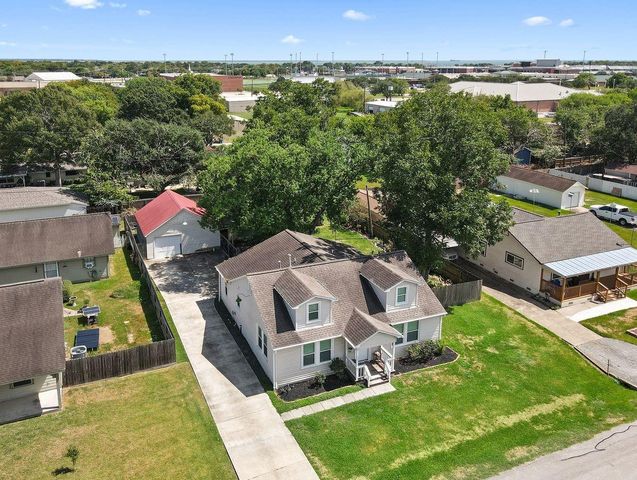 507 S 2nd Street, La Porte, TX 77571