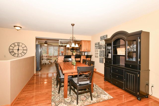 300 King William COURT S, Waukesha, WI 53186