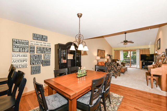 300 King William COURT S, Waukesha, WI 53186