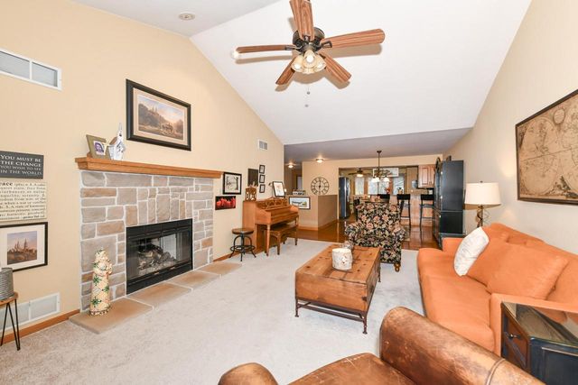 300 King William COURT S, Waukesha, WI 53186