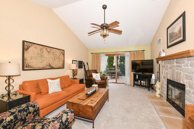 300 King William COURT S, Waukesha, WI 53186