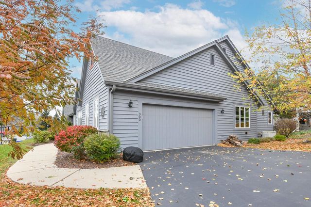 300 King William COURT S, Waukesha, WI 53186