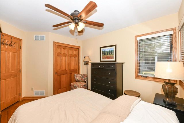 300 King William COURT S, Waukesha, WI 53186