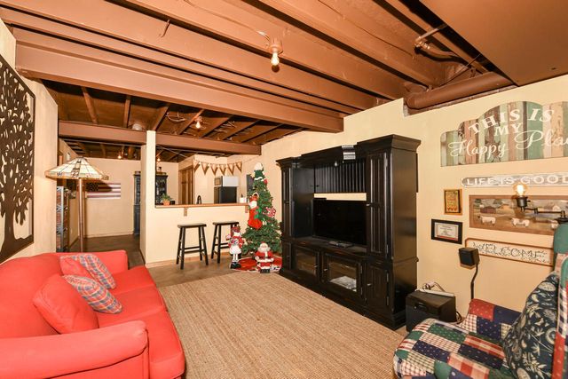 300 King William COURT S, Waukesha, WI 53186