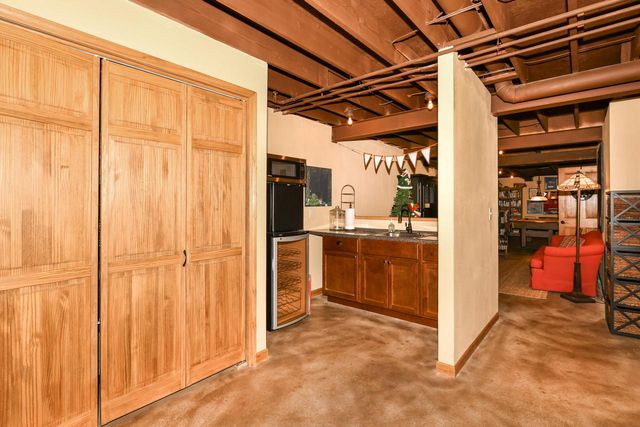 300 King William COURT S, Waukesha, WI 53186