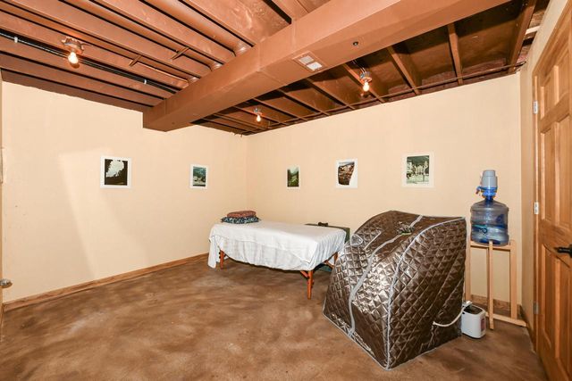 300 King William COURT S, Waukesha, WI 53186