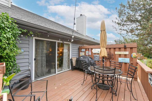 300 King William COURT S, Waukesha, WI 53186