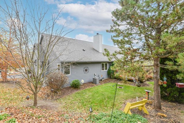 300 King William COURT S, Waukesha, WI 53186