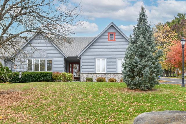 300 King William COURT S, Waukesha, WI 53186