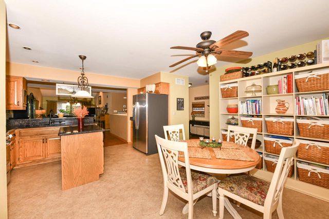 300 King William COURT S, Waukesha, WI 53186