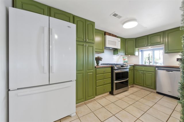 6590 Academy Drive, Brighton, MI 48116