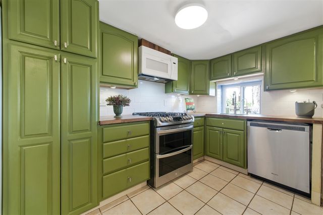 6590 Academy Drive, Brighton, MI 48116