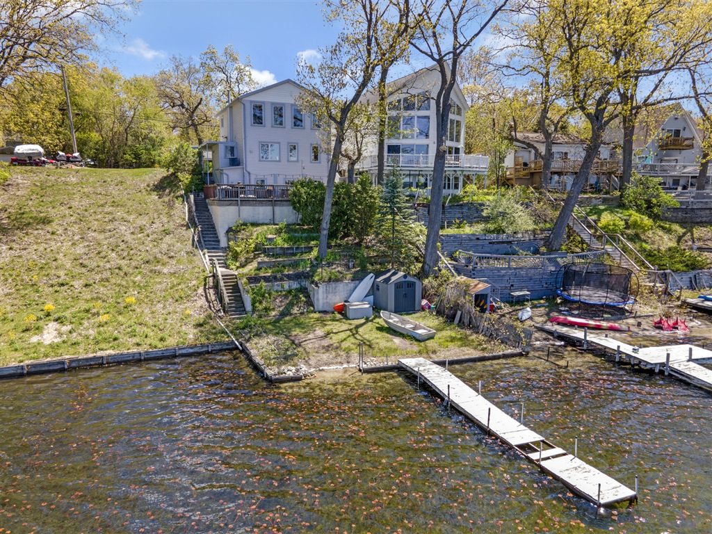 6590 Academy Drive, Brighton, MI 48116