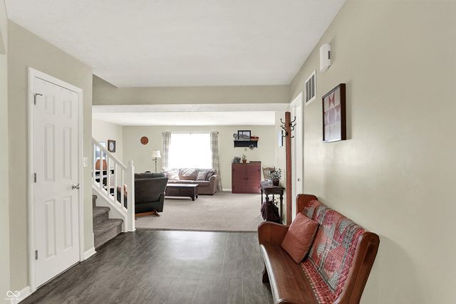 109 N Raymond Avenue, Trafalgar, IN 46181