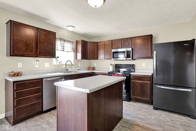 109 N Raymond Avenue, Trafalgar, IN 46181