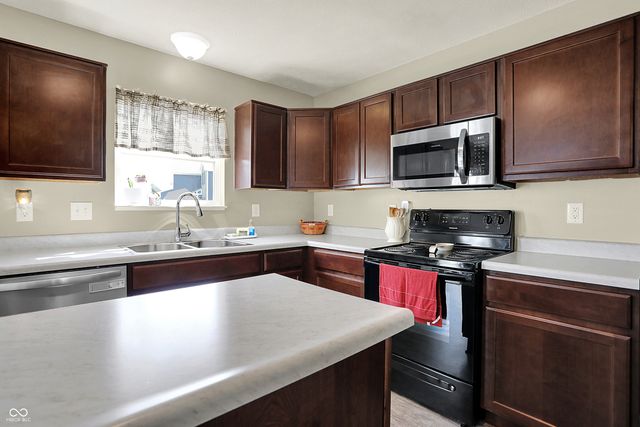 109 N Raymond Avenue, Trafalgar, IN 46181