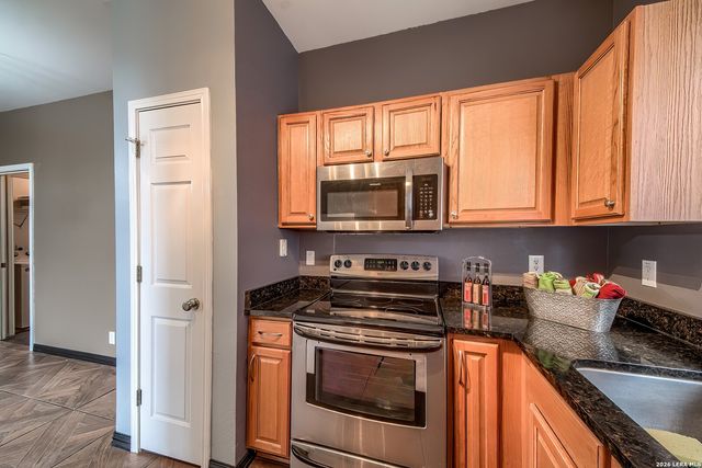 2715 CROWN HOLW, San Antonio, TX 78251