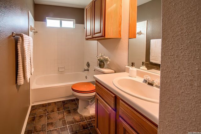 2715 CROWN HOLW, San Antonio, TX 78251