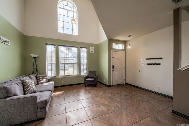 2715 CROWN HOLW, San Antonio, TX 78251
