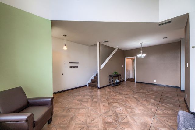 2715 CROWN HOLW, San Antonio, TX 78251