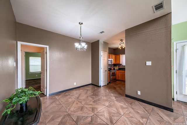 2715 CROWN HOLW, San Antonio, TX 78251