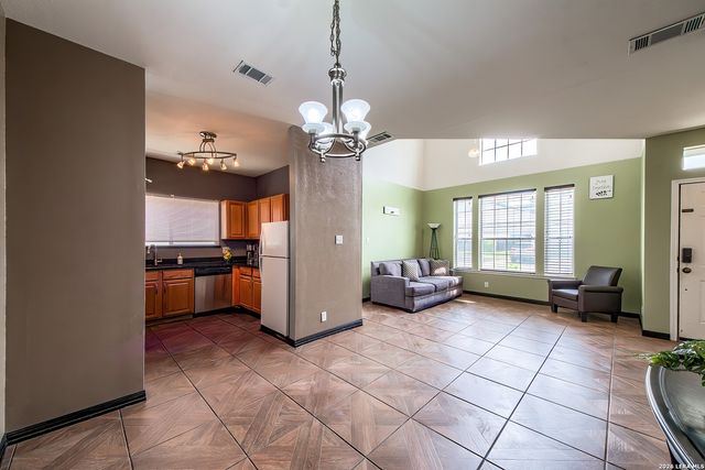 2715 CROWN HOLW, San Antonio, TX 78251