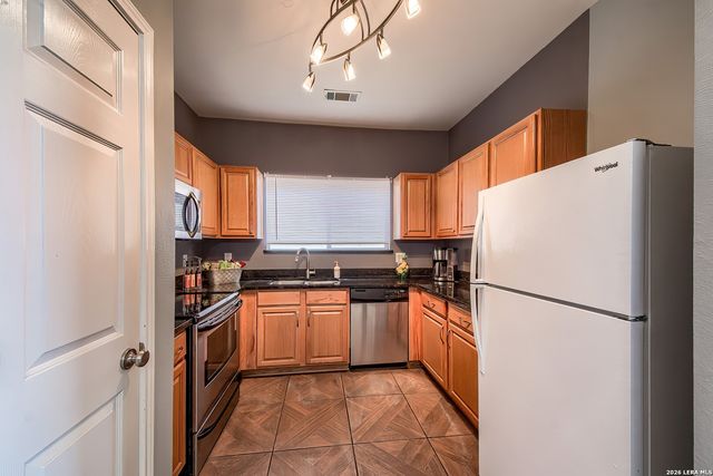 2715 CROWN HOLW, San Antonio, TX 78251