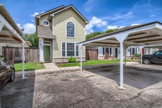 2715 CROWN HOLW, San Antonio, TX 78251