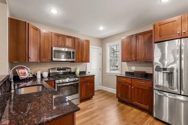 22 Myrtle St, Watertown, MA 02472