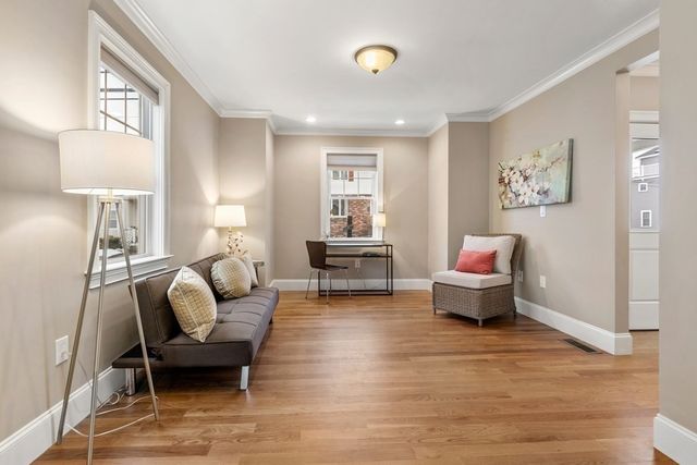22 Myrtle St, Watertown, MA 02472