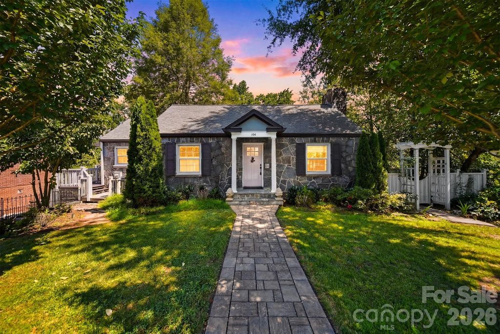 104 Jefferson Street, Morganton, NC 28655